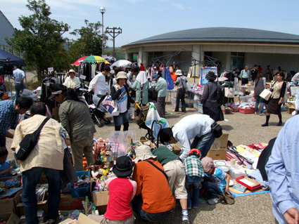 物を大切にする心育む「ドラゴンふれあいフリマ」