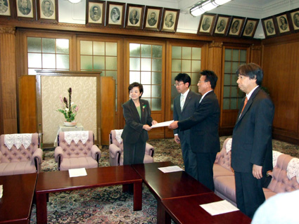 旅館ホテル組合が県に陳情 早期の安全宣言を要請