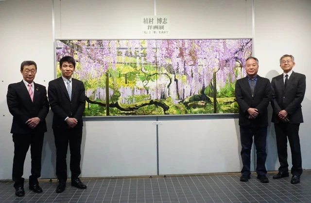 甲賀市の植村博志さんが日野町へ「藤の絵」寄贈
