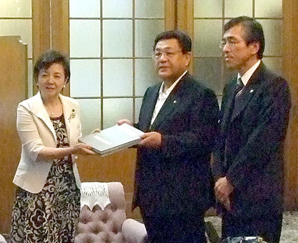 近江八幡市・安土町の合併 舞台は県議会へ