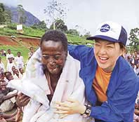 アフリカの人々に「命の毛布」 県内で収集活動展開 ほか (2000年5月18日号)