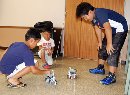 小学生対象にロボットづくりに挑戦