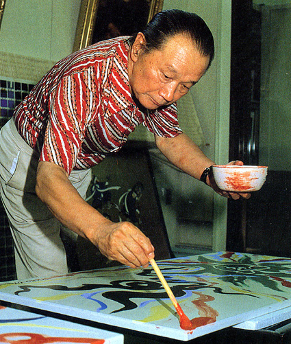 信楽で制作された岡本太郎氏「太陽の塔」