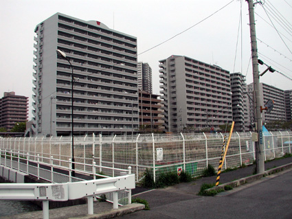 駅前一等地を財源穴埋めでマンション業者へ