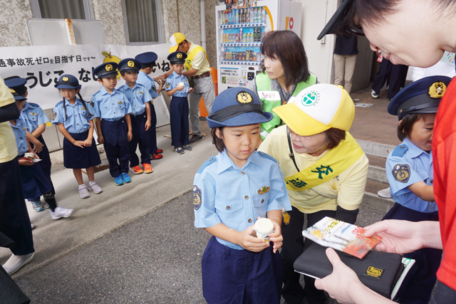 ジュニアポリスが啓発「交通事故なしがいいね」