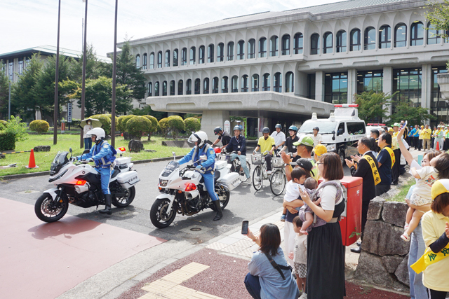 きょうから秋の全国交通安全運動 東近江で官民による出動式