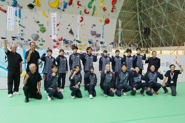 竜王町スポーツクライミング特設会場で町在住県代表選手ら出場激励会