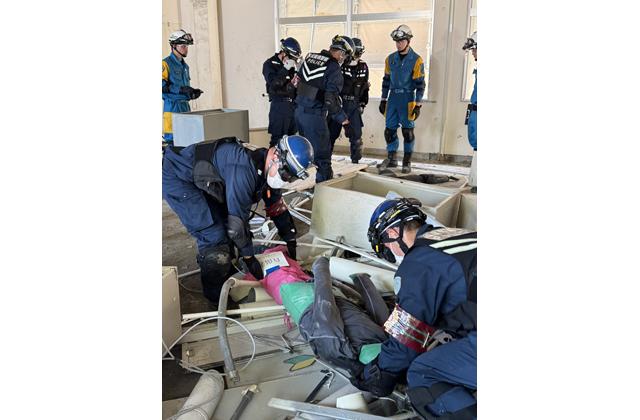 建設業者らも救助を支援 官民合同の災害警備訓練