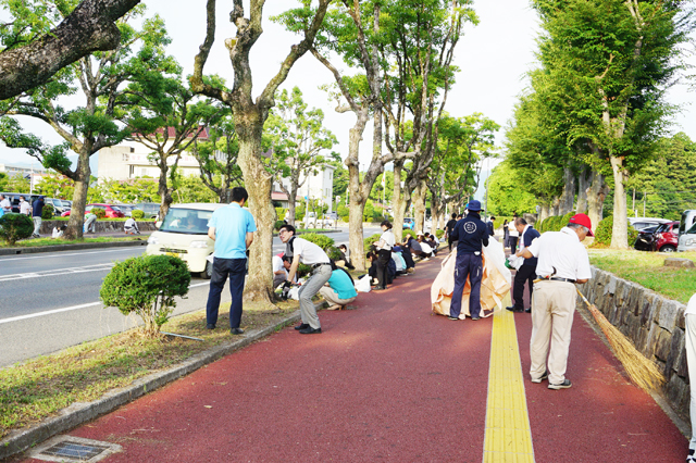 行政と事業所 八日市緑町で一斉清掃