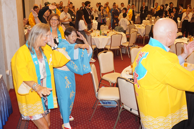 米国ミシガン州友好親善使節団 発祥の地で江州音頭を体験