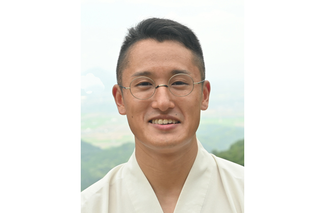 観音正寺の住職交代 新住職に岡村學導氏就任