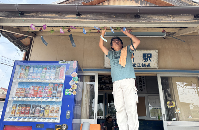 近江鉄道桜川駅 夏らしく涼しげな装飾に