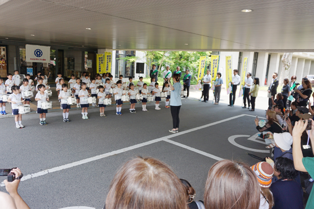 「社会を明るくする運動」総理のメッセージの伝達式