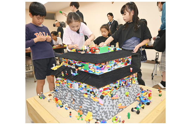 「幻の安土城」完成に近づく 選手らを温かく出迎える