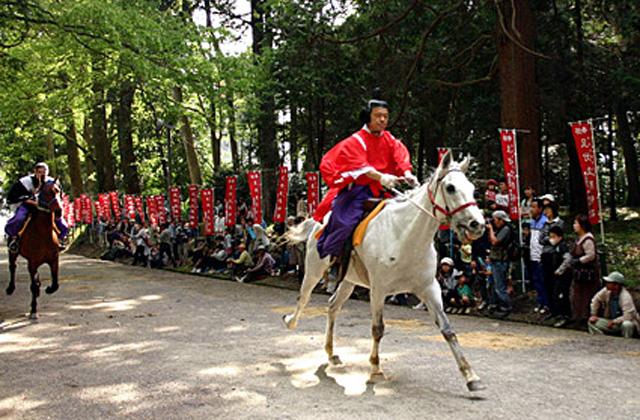伝統の神事「足伏走馬」賀茂神社で5月6日
