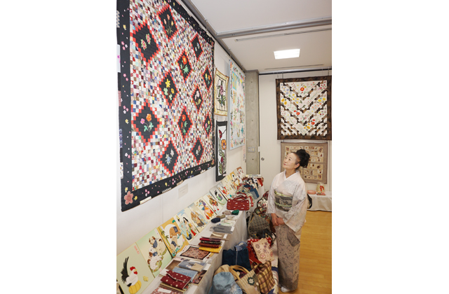 高齢者の励みにしたい「元気で生きがいを」4姉妹展