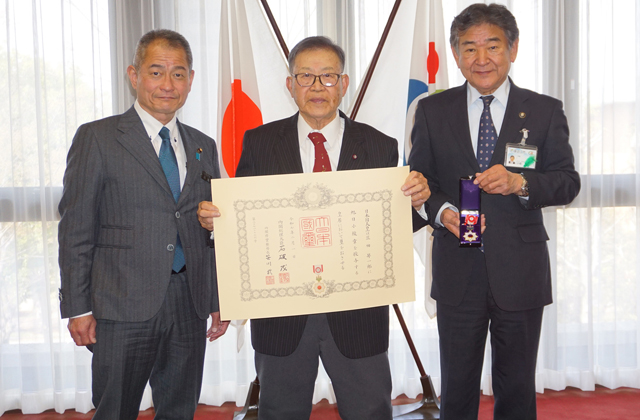 元東近江市議の豆田さん 高齢者叙勲を受章