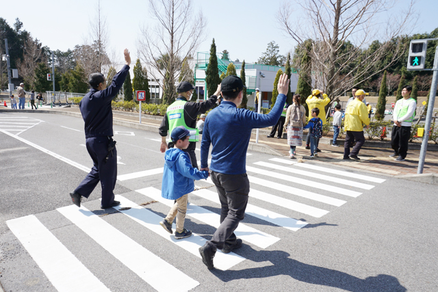 新入学を前に交通ルール学ぶ　親子交通安全教室を開催