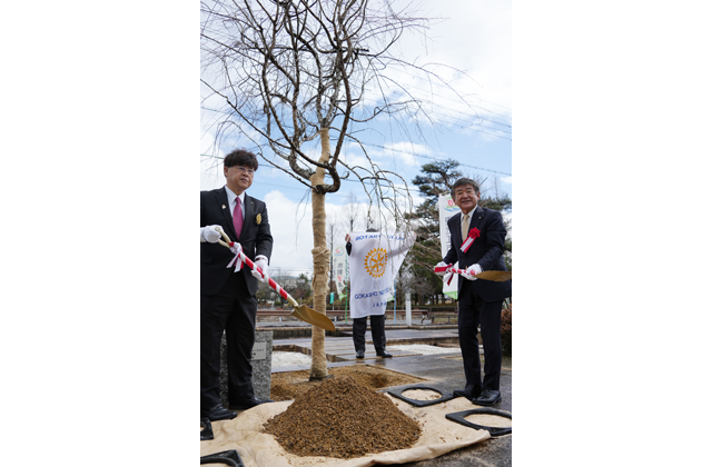 奉仕活動に注ぎ45周年 近江商人ゆかり地で記念植樹