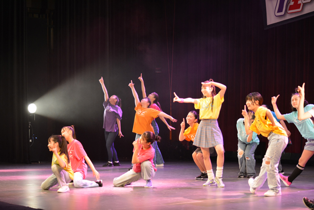 46チームが様々なダンスで個性を発揮