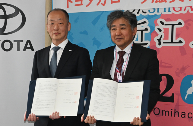 新運動公園野球場の愛称「カローラ滋賀はちまんスタジアム」に