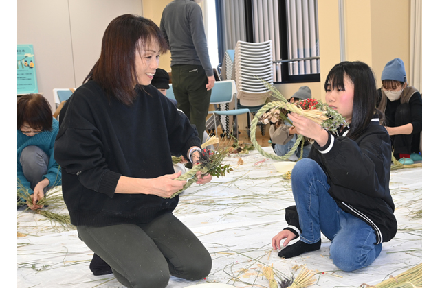 親子で正月文化にふれる しめ縄づくりで迎春準備