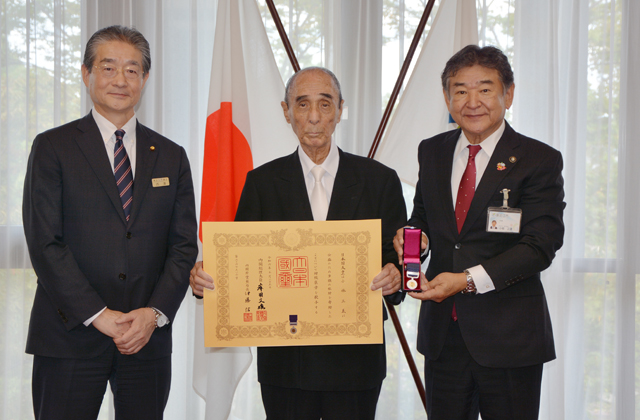 小林正義氏に紺綬褒章 湖東物流代表取締役会長