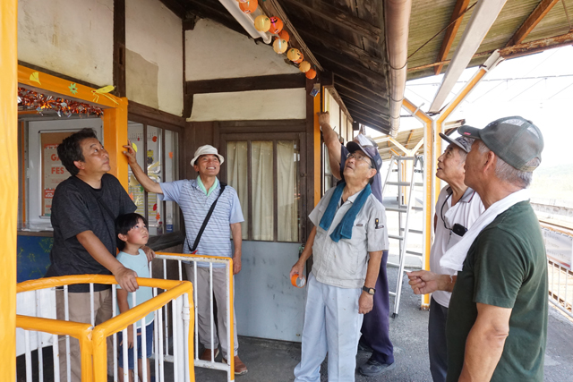 近江鉄道桜川駅 秋の飾りつけ