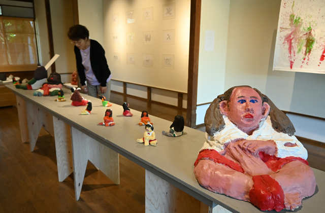 ボーダレス・アートミュージアムＮＯ－ＭＡで「もの、なにもの」展