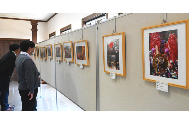 第64回左義長まつり写真コンクール プリント部門入賞作品48点展示