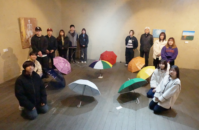 多彩な「日常」感じて　びわ学大生が卒業展