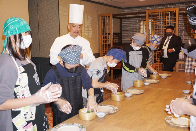 ホテルニューオウミと19年目の交流