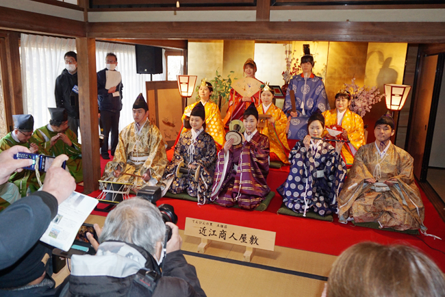 にんげん雛カメラににっこり