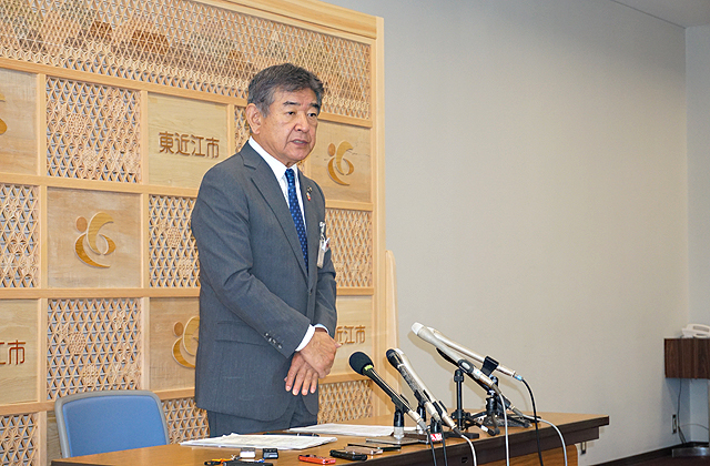 フリースクールめぐる発言で、小椋東近江市長「謝罪したい」