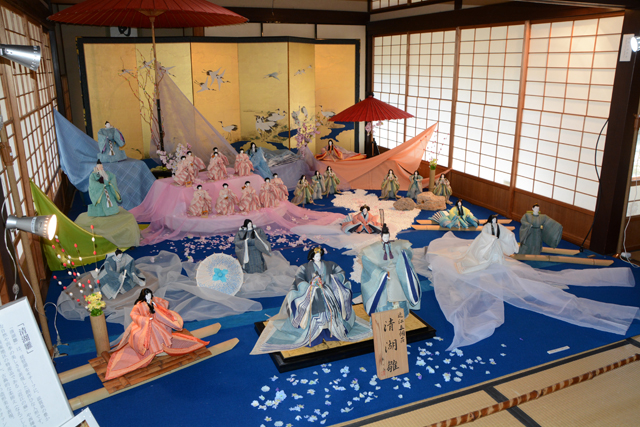 江戸から現代までのひな人形一堂に