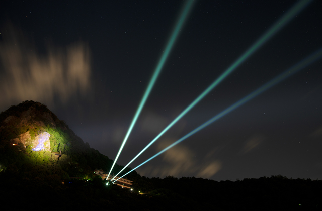 聖徳太子1400年　夜空に天空への道浮かぶ