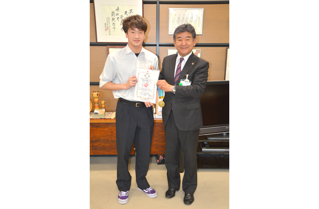 山本さんが平泳ぎで全国優勝