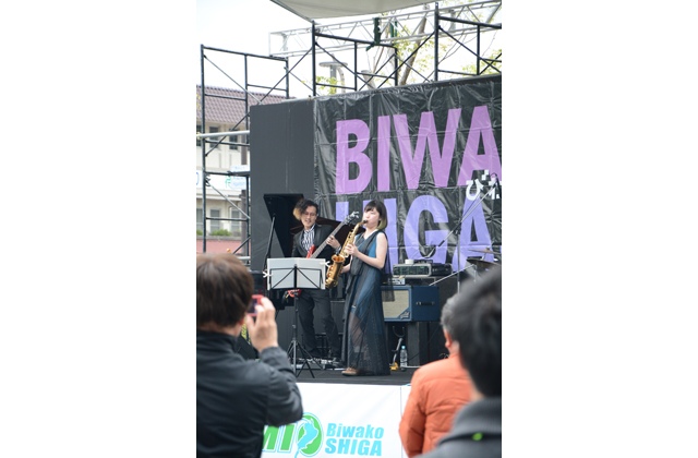 街中に音楽あふれる