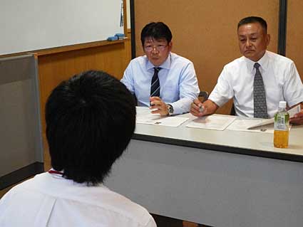 豊かな職業経験生かし 八南高で模擬面接