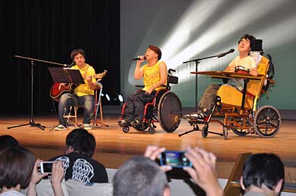 ステージ発表や模擬店たくさん 東近江よかよかまつり