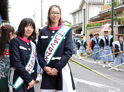 しゃくなげ大使 日野祭りで初仕事
