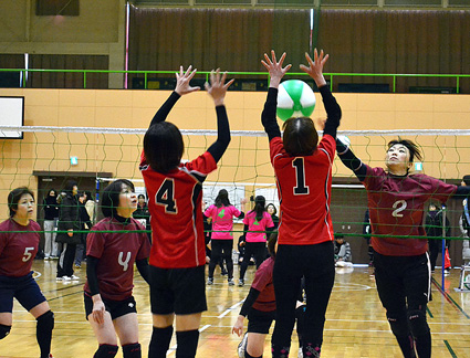 町内外から63チーム　第19回竜王町ビーチボール連盟親善大会