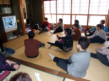 転ばぬ先の“足育”日野の「おたっしゃ教室」