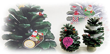 まつぼっくりをデコレーション クリスマスツリーづくり