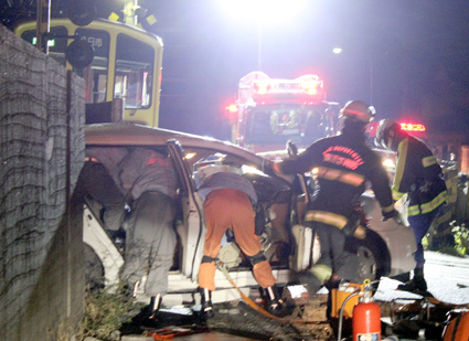 電車と車が衝突 助手席の男性死亡