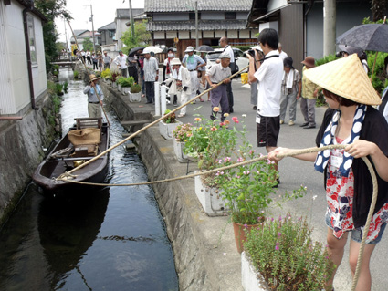 水辺の暮らし再現！田舟で伊庭川遡上