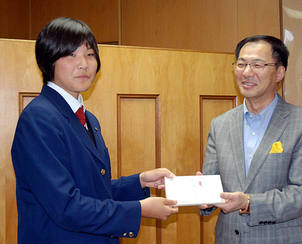 西澤市長が激励 八日市南高2年