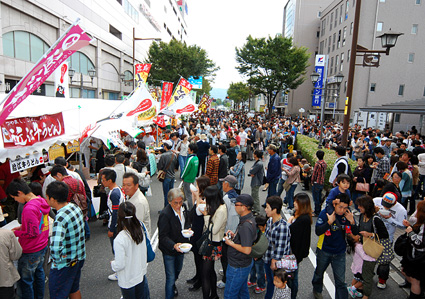 2014年度には世界を舞台に「全国ご当地うどんサミット」