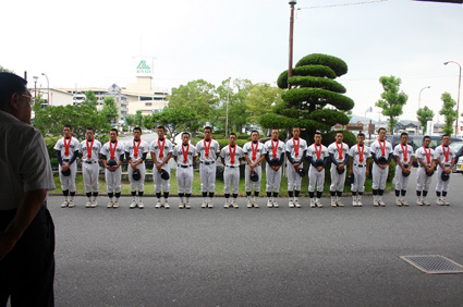 全力プレーでがんばります