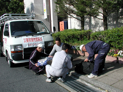 東近江市職員が陸前高田市へ 学童向け野球用具届ける